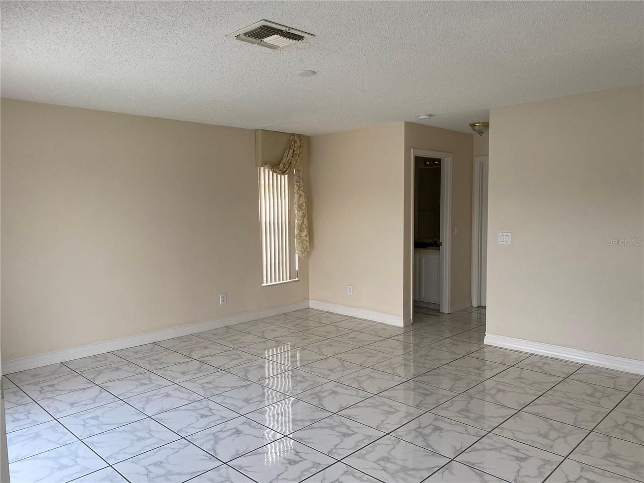 14541 Huntingfield Dr #1 - Photo 7 of 10