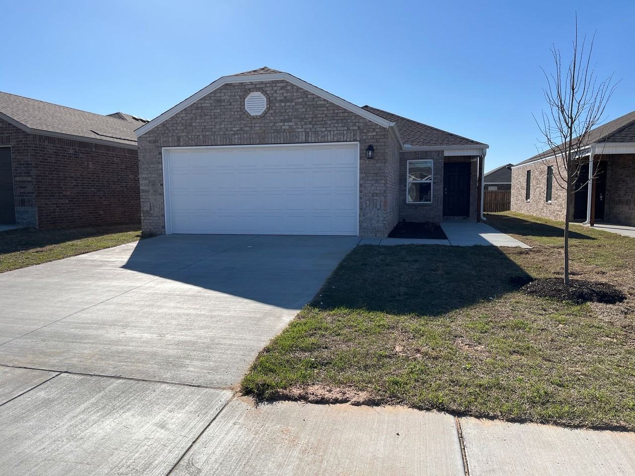 1736 Aspen St - Photo 4 of 23