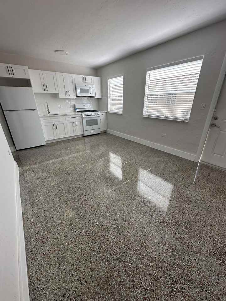 215 Southwest 18th Avenue #215-2 - Photo 3 of 10