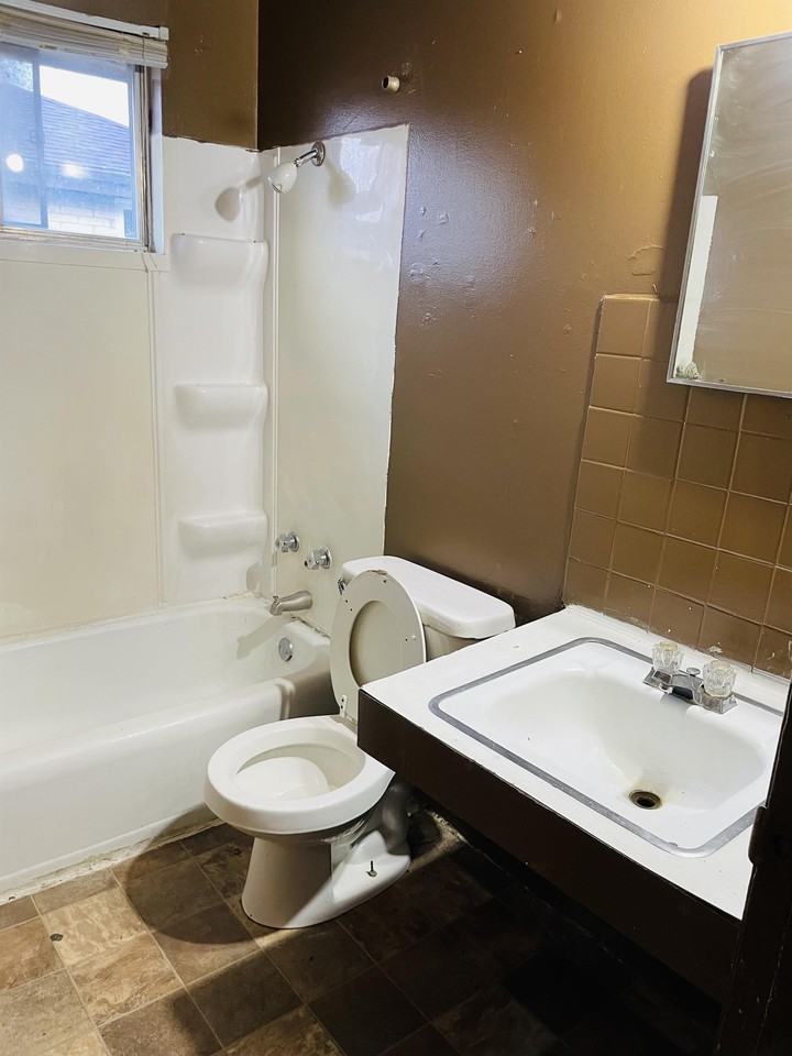 8736 W Carmen Ave #4 - Photo 4 of 9