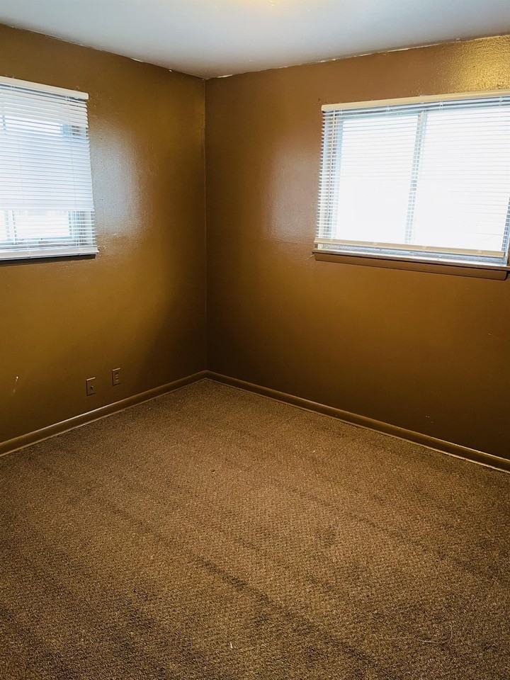 8736 W Carmen Ave #4 - Photo 5 of 9