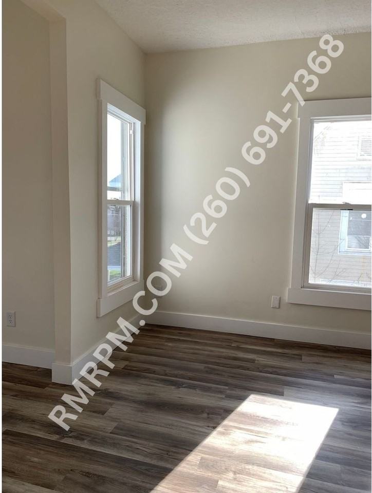 326 E Tipton St #2 - Photo 3 of 10