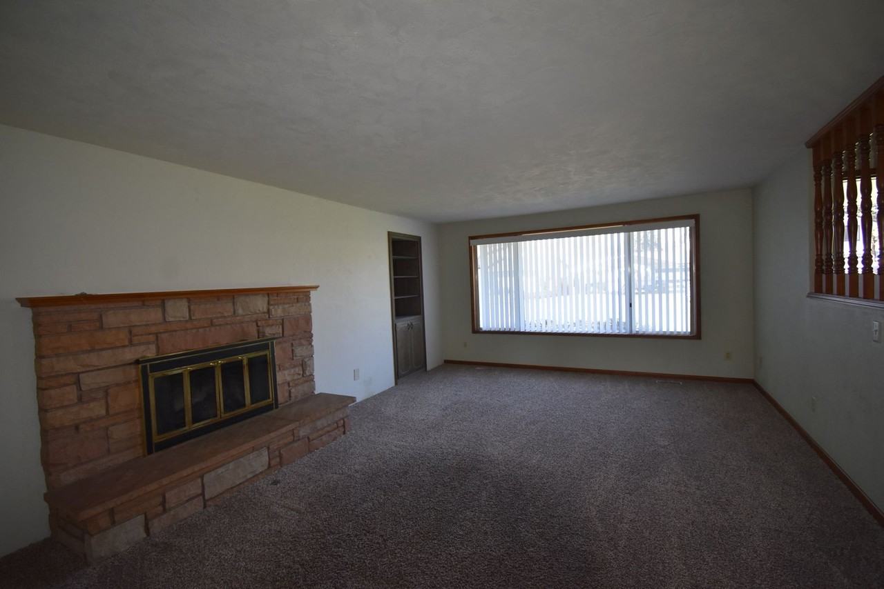 145 Bromil St - Photo 3 of 17