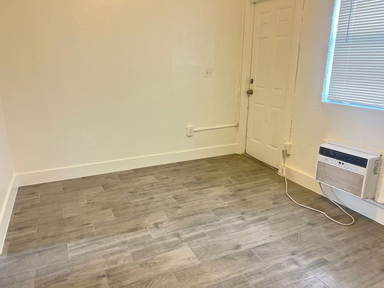 Cozy 1-Bedroom apartment - Photo 3 of 10