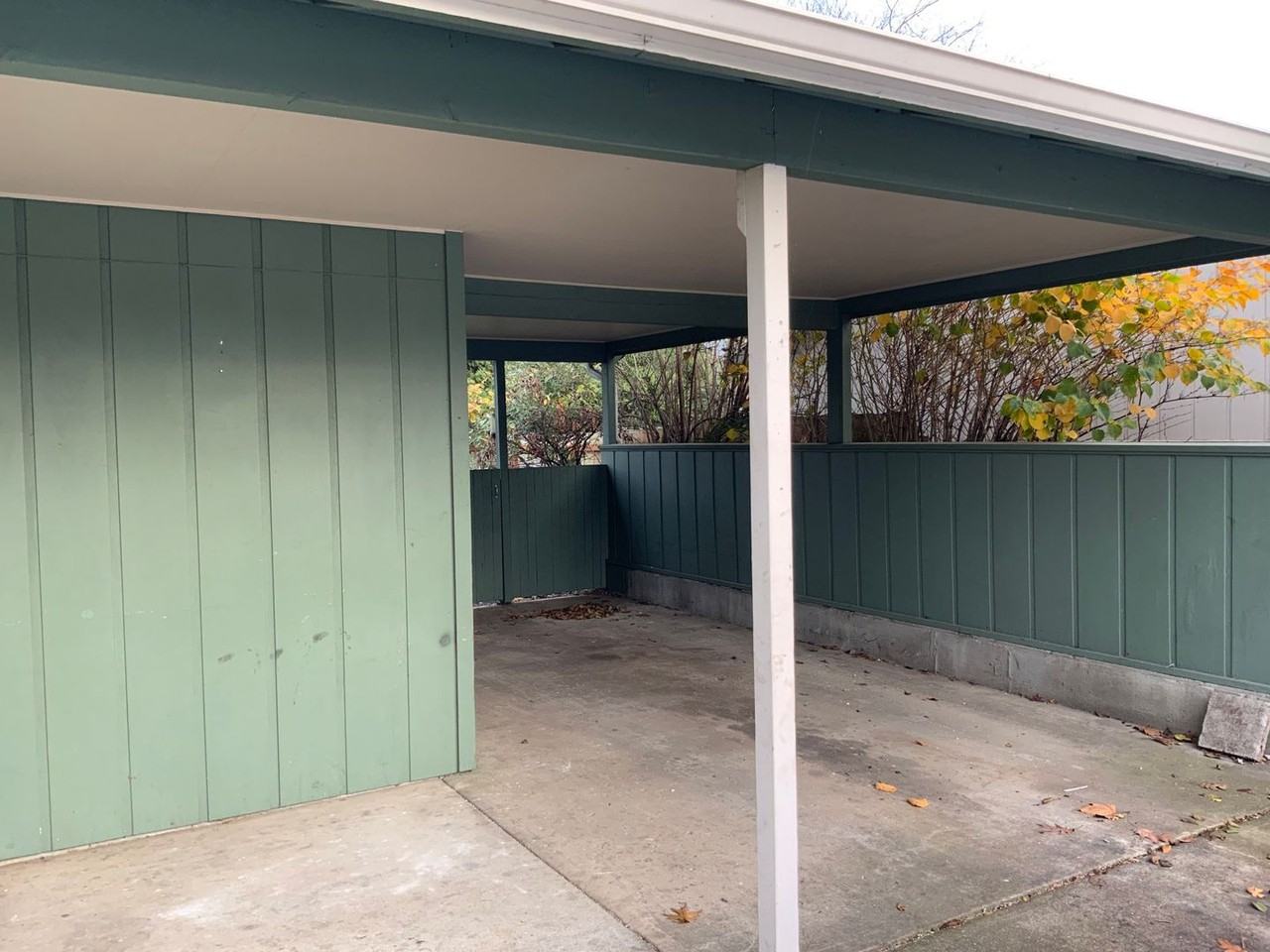 415 N Garden Way - Photo 3 of 34