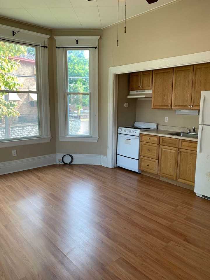 740 California Ave - Photo 3 of 23