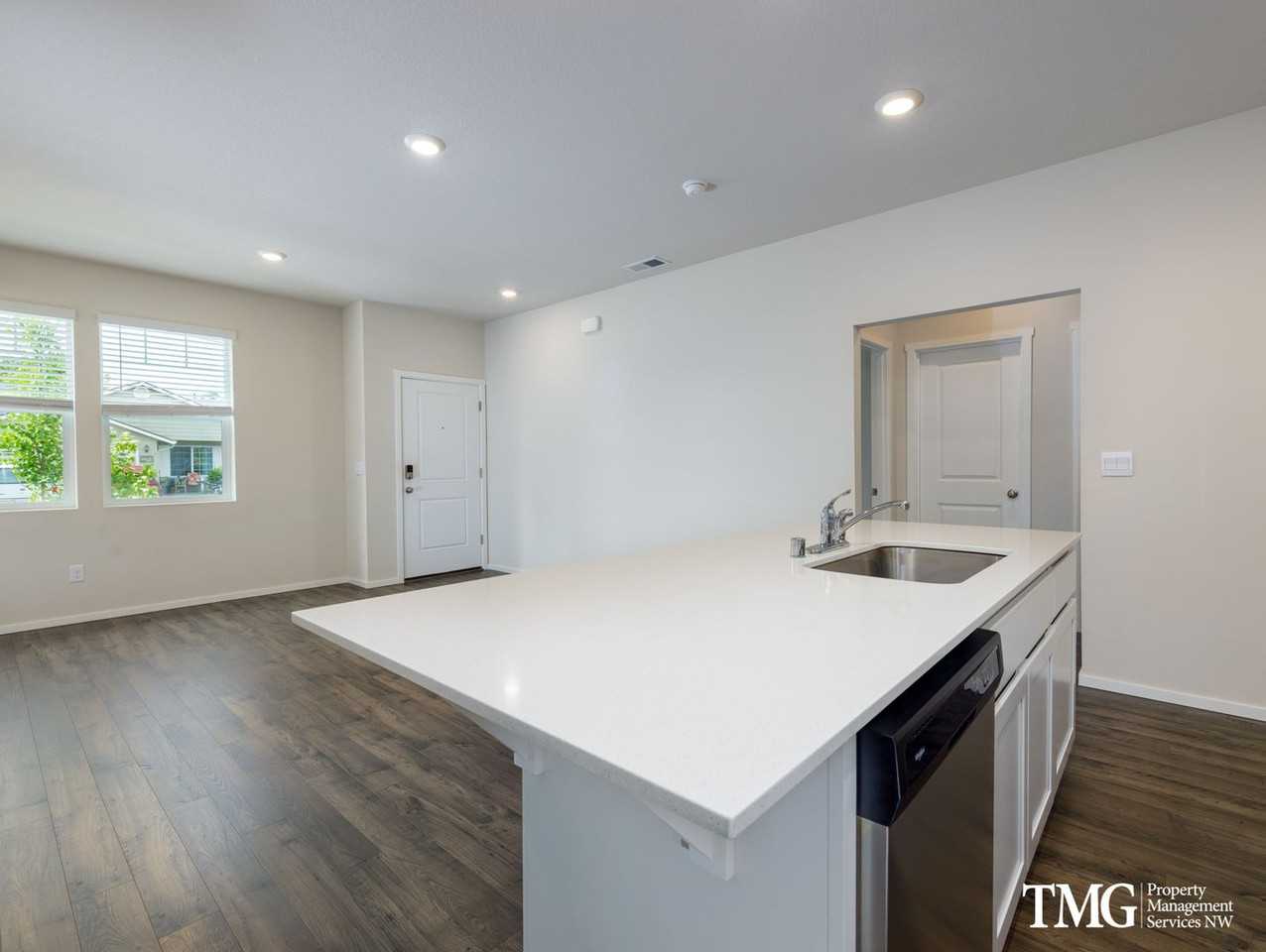 11524 Ne 16th St - Photo 3 of 13