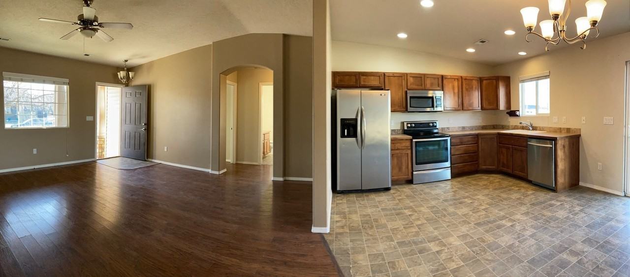 12692 Sunstone St - Photo 4 of 22