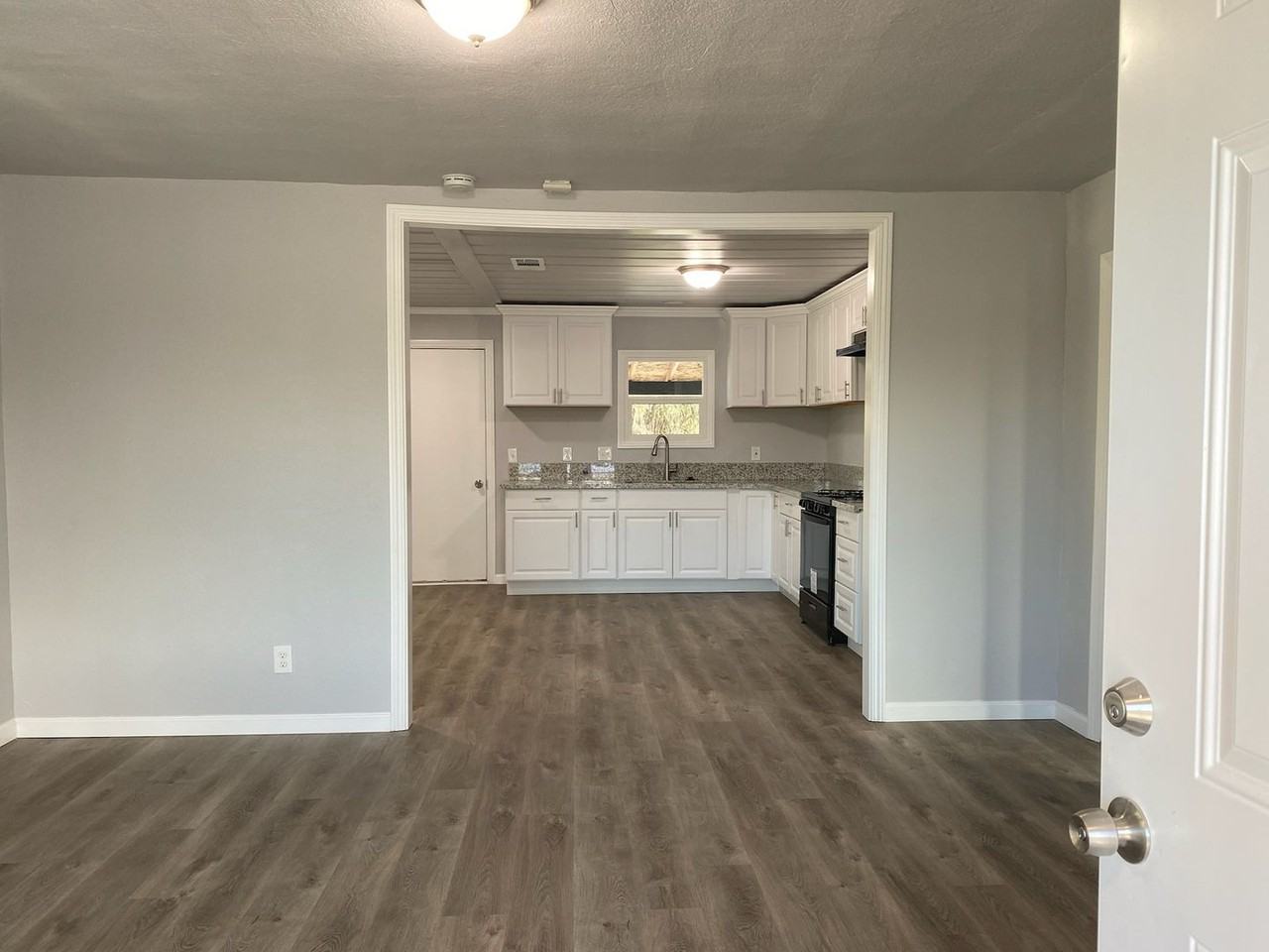 500 W Lerda Ave - Photo 2 of 13