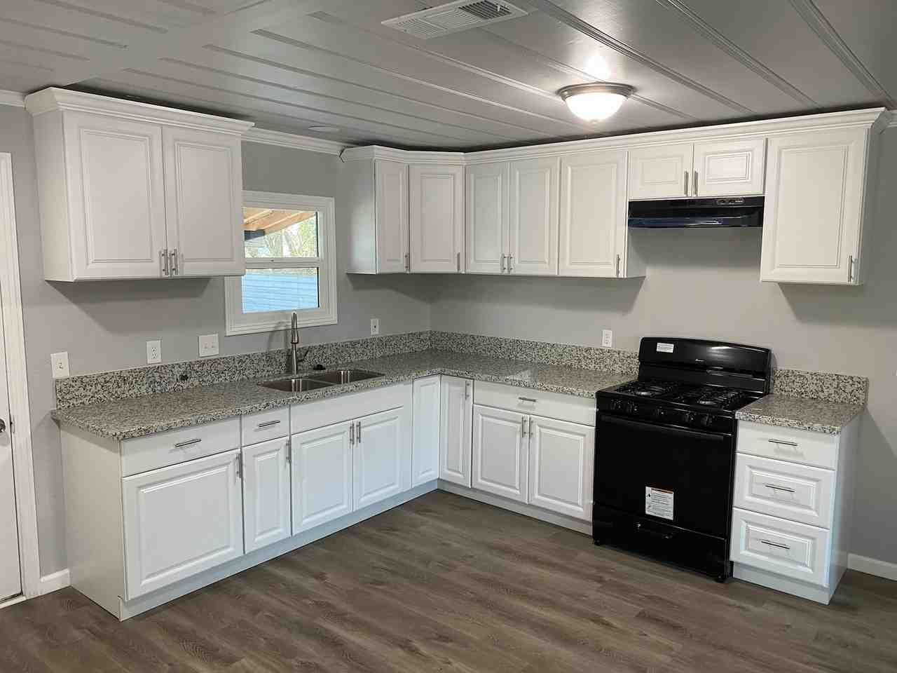 500 W Lerda Ave - Photo 3 of 13