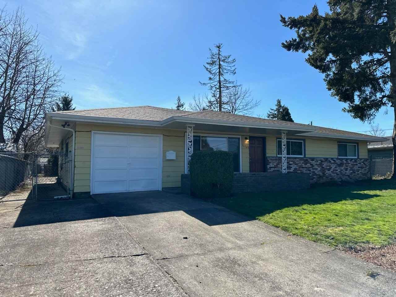 11726 Ne Russell St - Photo 2 of 26