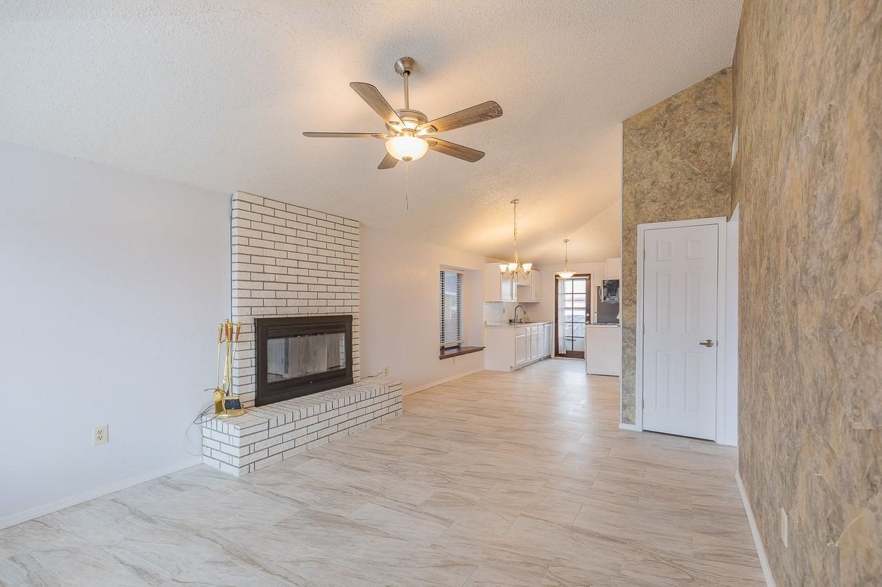 762 Stafford Ct - Photo 5 of 26