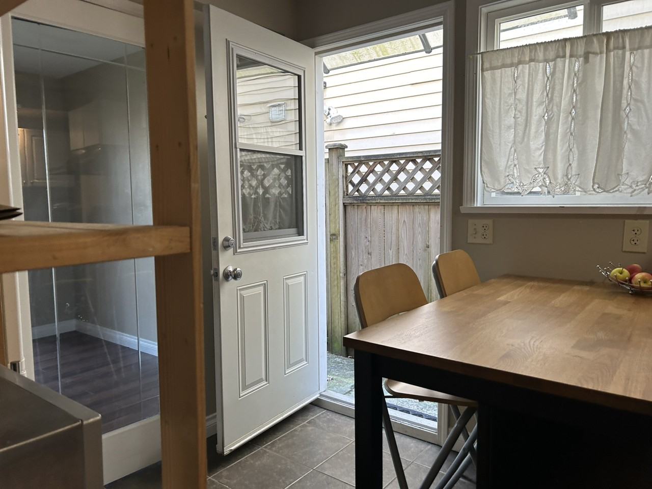2422 Bennie Pl - Photo 6 of 15
