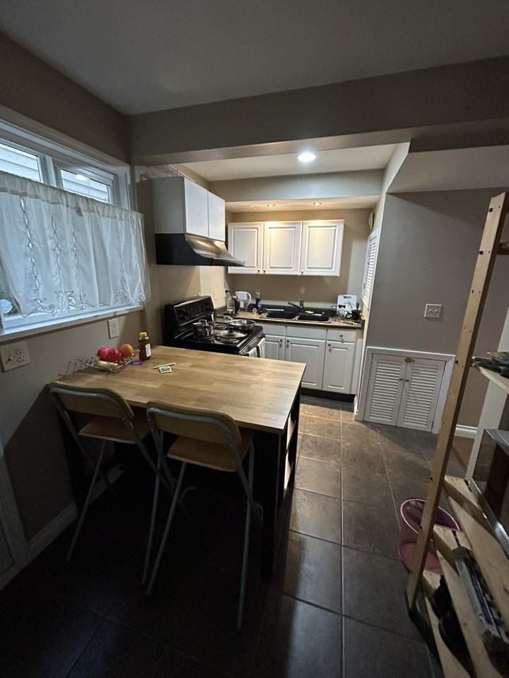 2422 Bennie Pl - Photo 5 of 15
