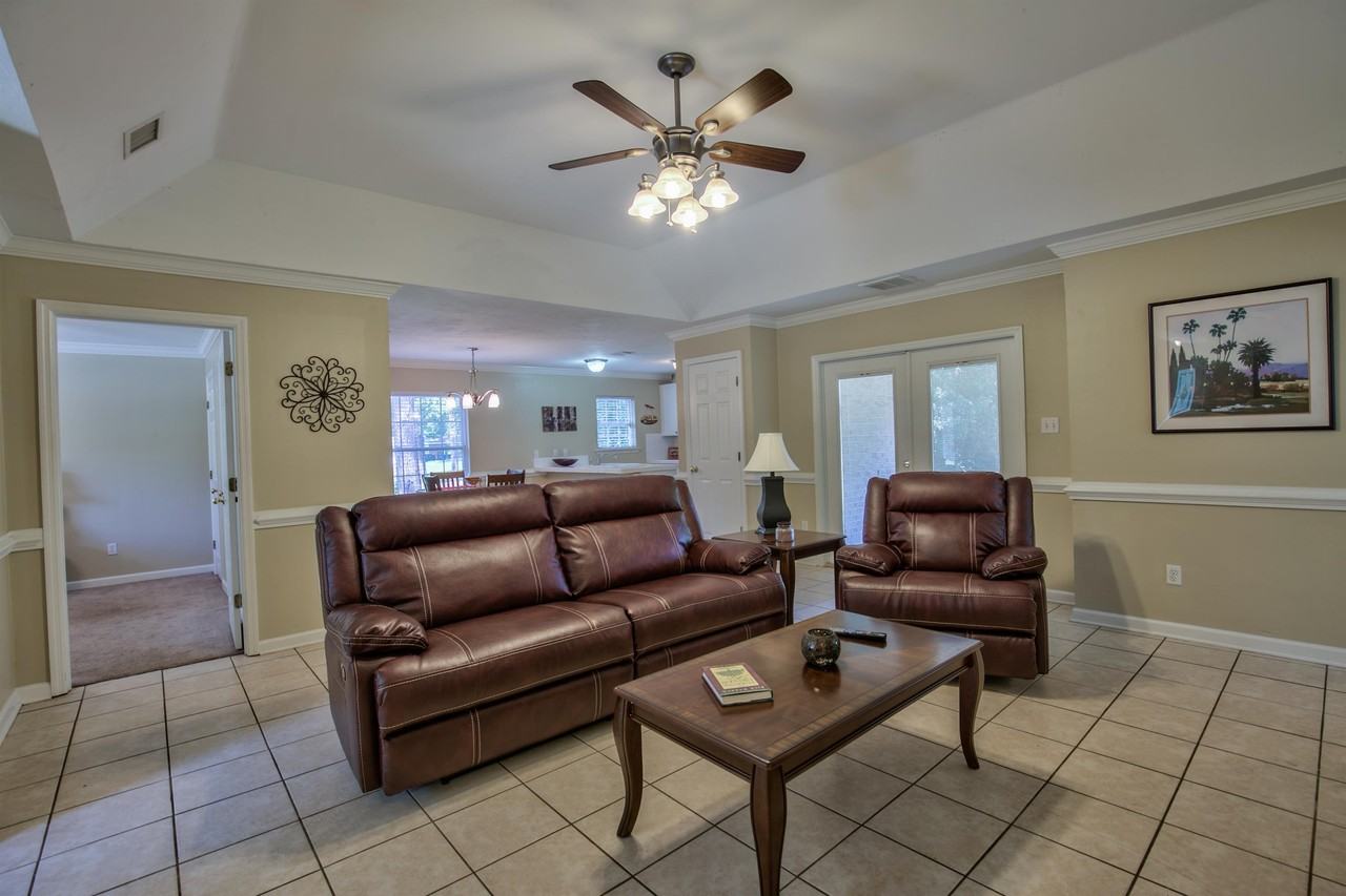 1839 Westminister Dr - Photo 3 of 20