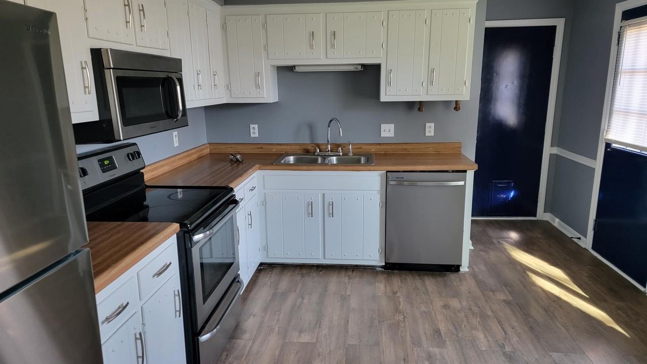 685 Dutchmans Dr - Photo 3 of 8