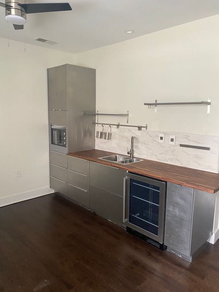 207 Harbour Place Dr - Photo 2 of 8