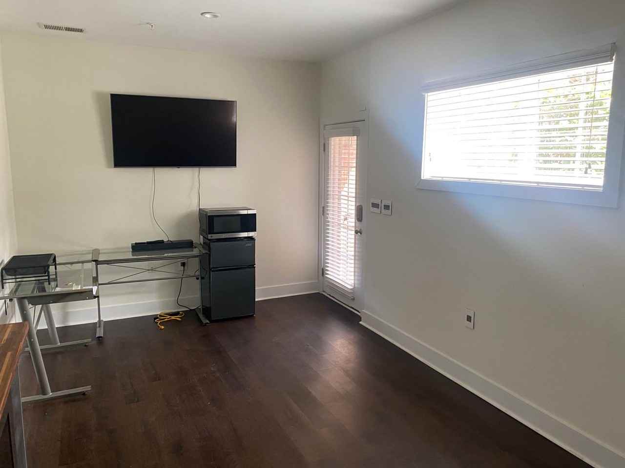 207 Harbour Place Dr - Photo 3 of 8