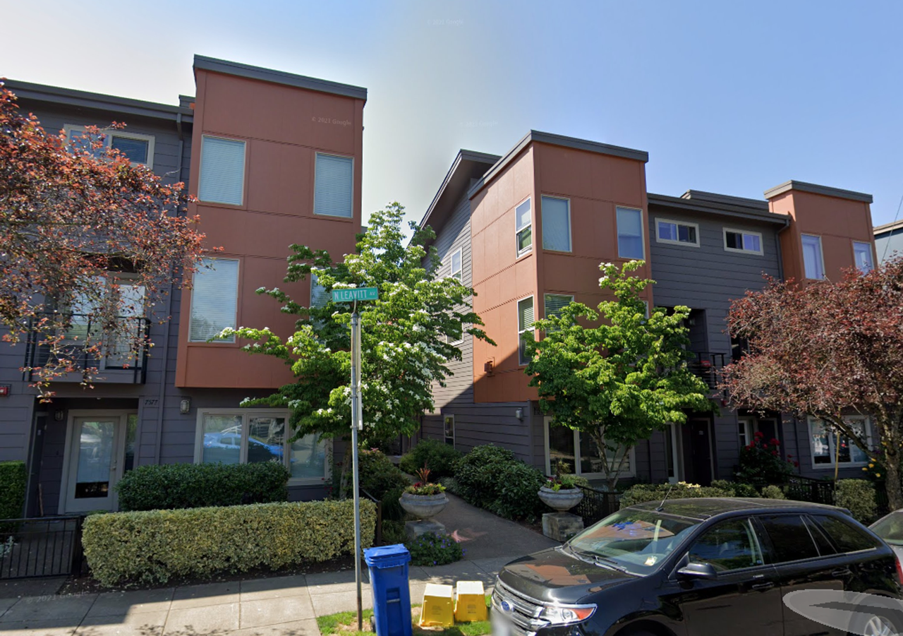 8003 N Leavitt Ave - Photo 2 of 32