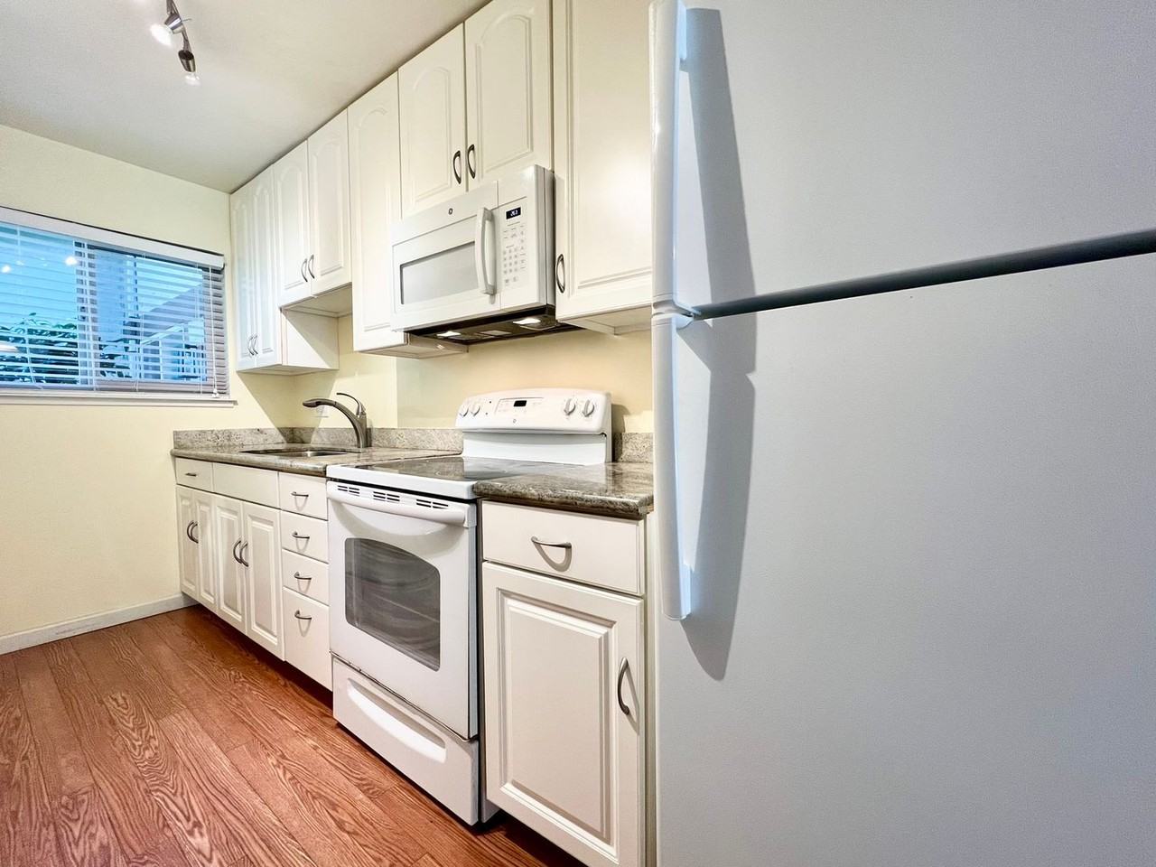 1177 Oddstad Blvd - Photo 3 of 29