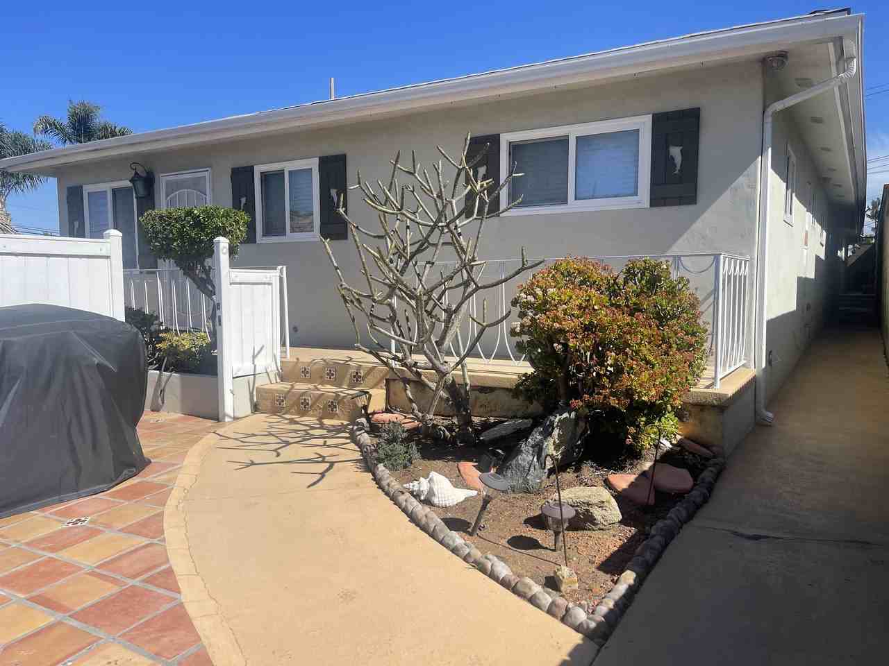 4692 Narragansett Ave - Photo 2 of 31