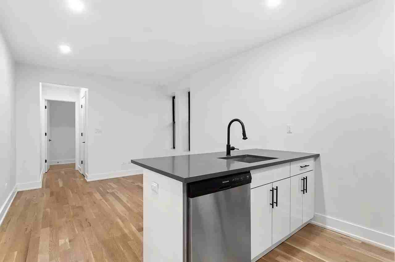 32-86 33rd St #A8 - Photo 3 of 12