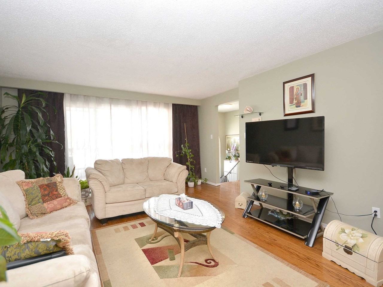 3467 Oakglade Cres - Photo 3 of 10