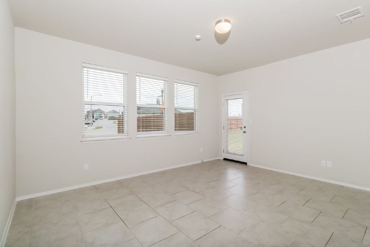 324 Insider Loop - Photo 2 of 28