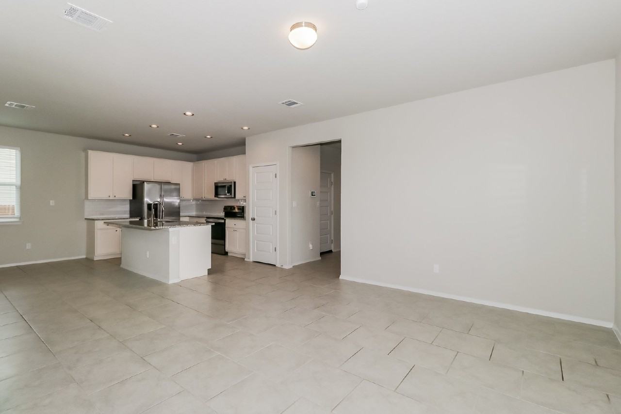 324 Insider Loop - Photo 3 of 28