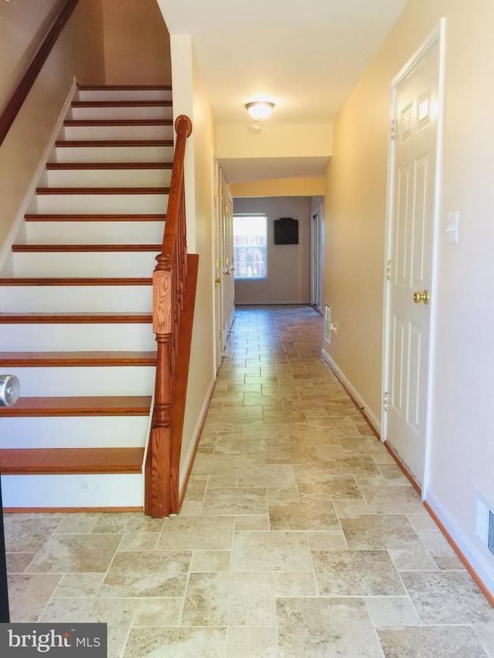 12325 Jarrow Ln - Photo 2 of 17