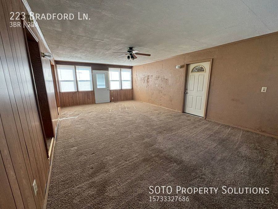 223 Bradford Ln - Photo 2 of 13