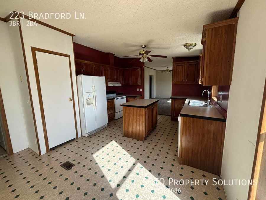 223 Bradford Ln - Photo 3 of 13