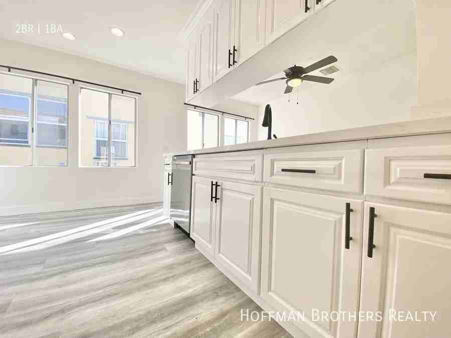 441 N Hayworth Ave #1A - Photo 3 of 14