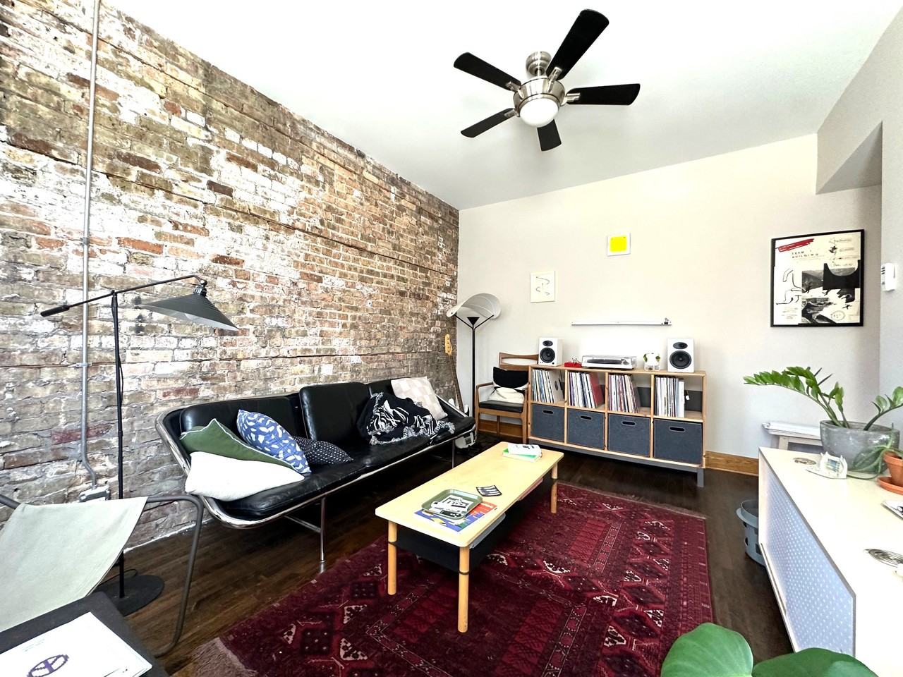 2647 49 N. Sacramento Ave. #2649-1 - Photo 2 of 23