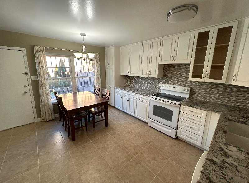 105 N Ann St - Photo 2 of 34