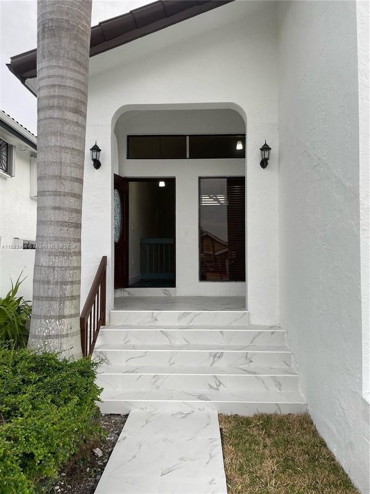 9930 Sw 136th Ct - Photo 2 of 8