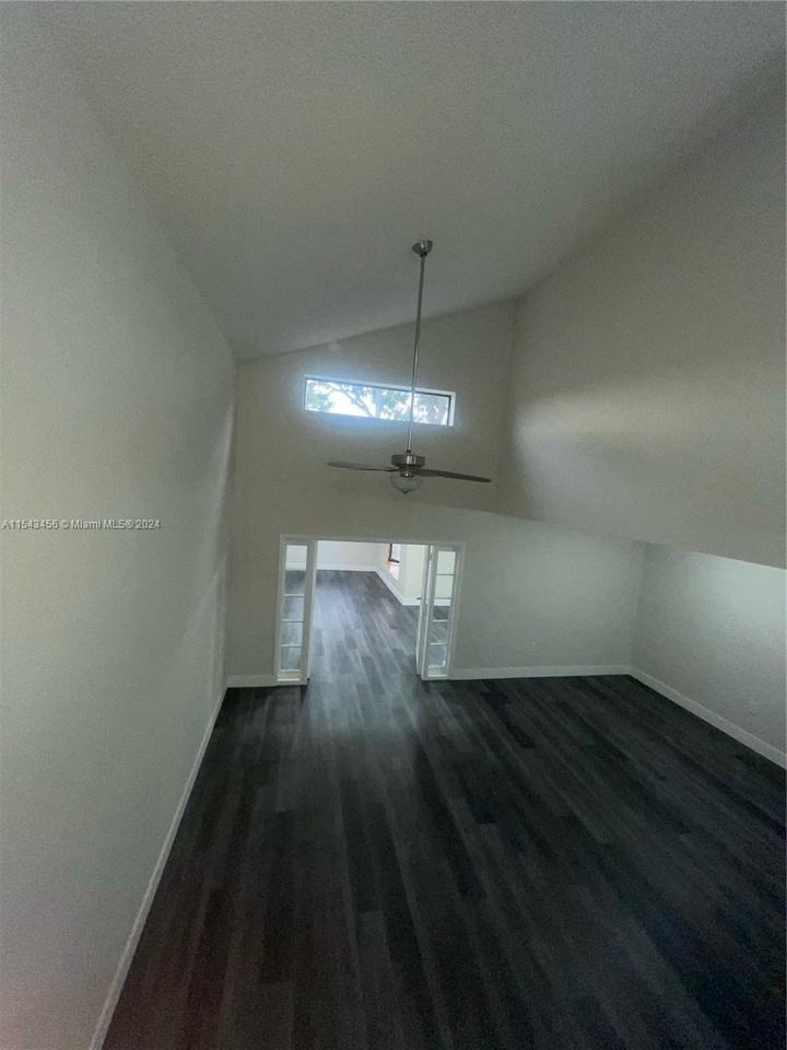 9930 Sw 136th Ct - Photo 3 of 8