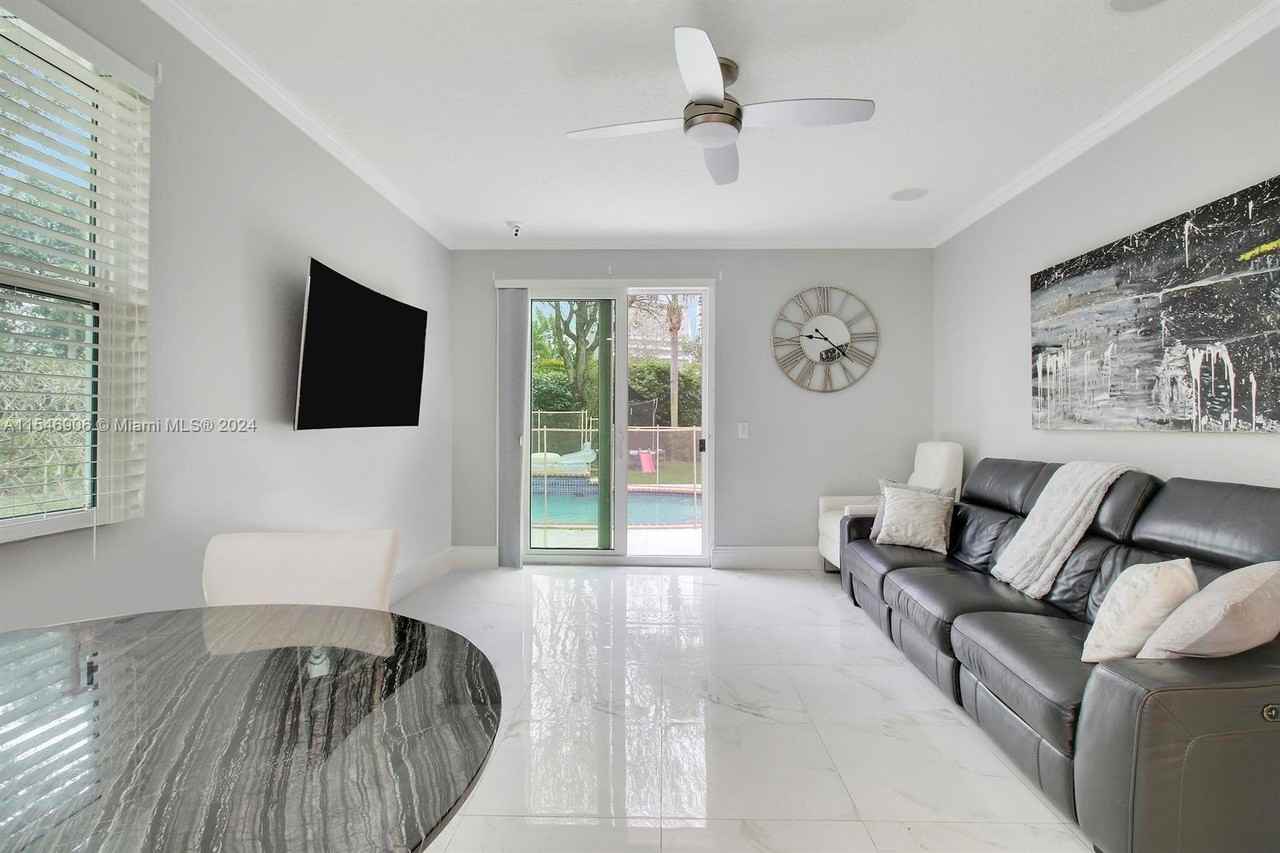 6424 Egret Ave - Photo 3 of 8