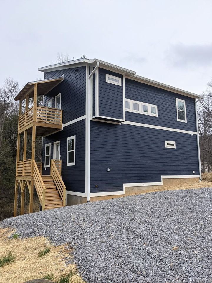 610 Salem Heights Ln - Photo 2 of 16