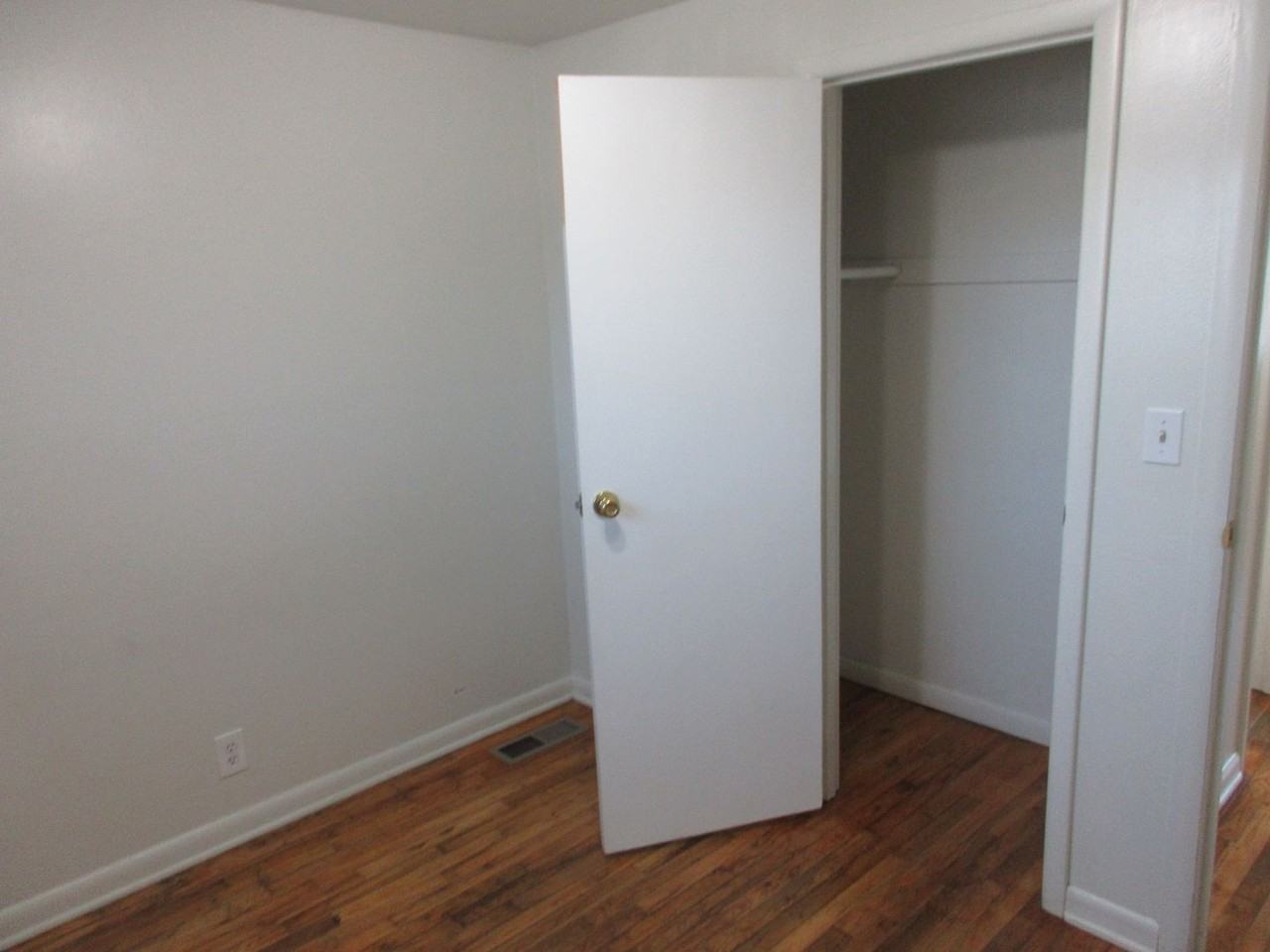 2255 Silverton Rd Ne - Photo 2 of 11
