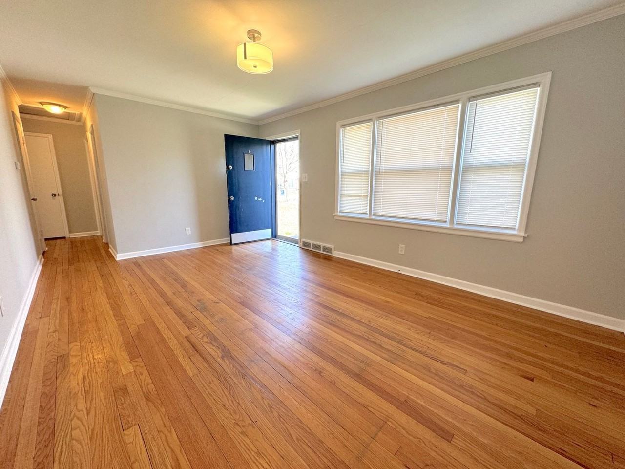 6024 Tracy Ave - Photo 4 of 14