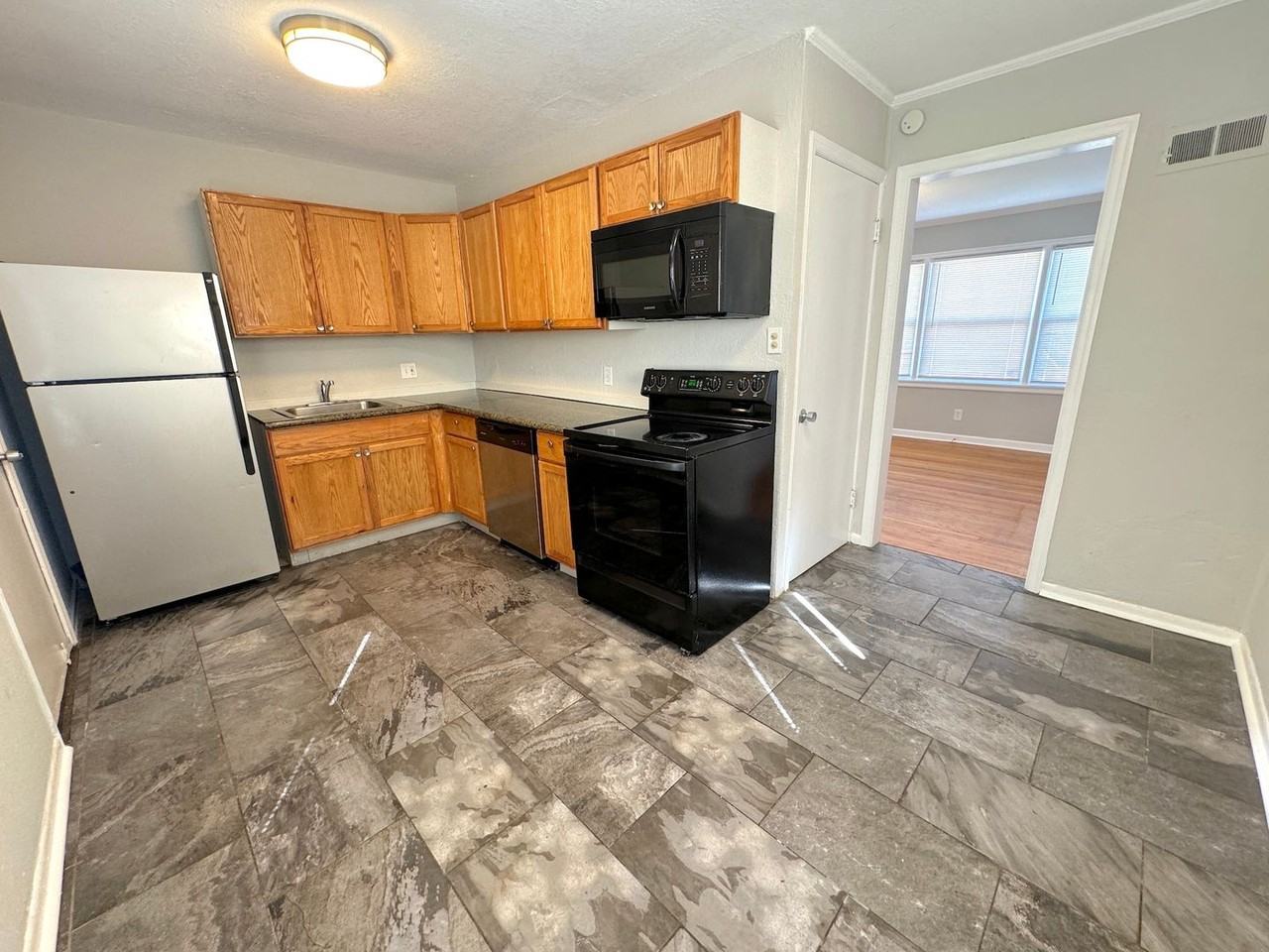 6024 Tracy Ave - Photo 2 of 14