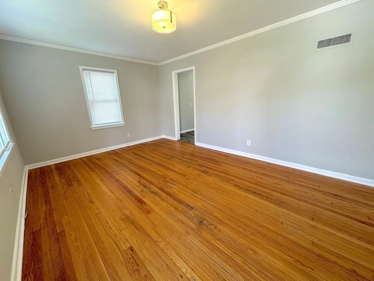 6024 Tracy Ave - Photo 6 of 14