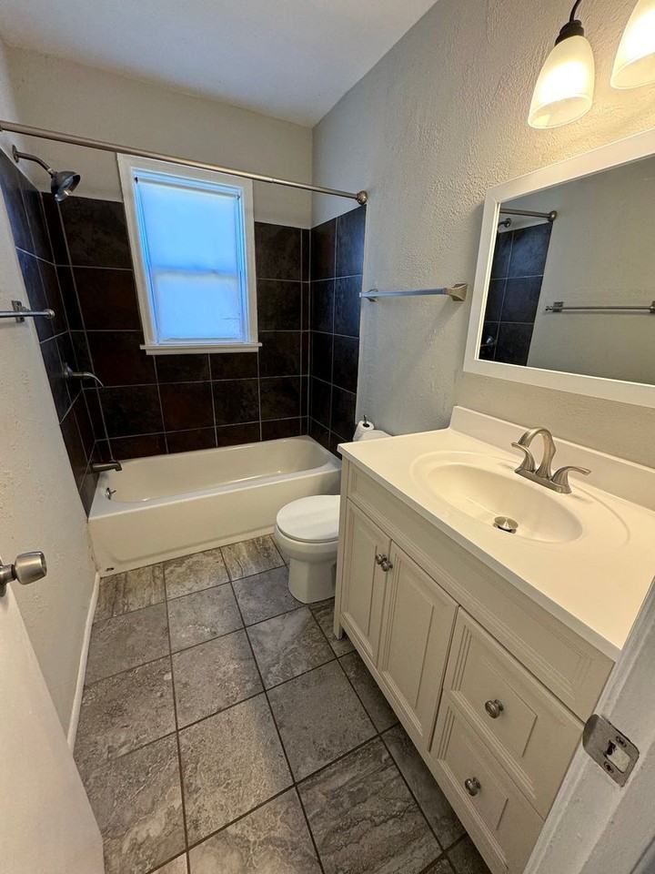 6024 Tracy Ave - Photo 7 of 14