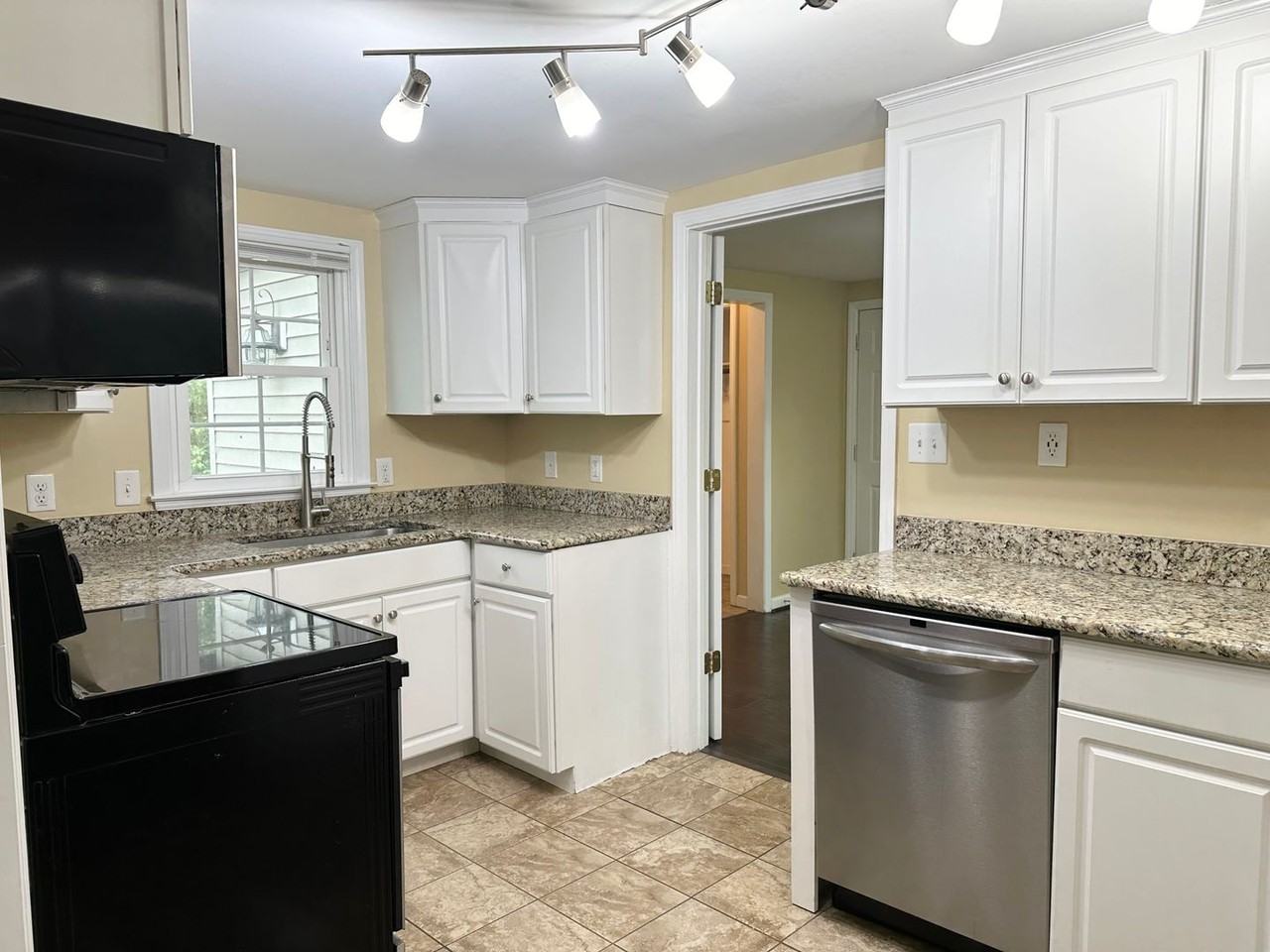 109 Turner St - Photo 4 of 15