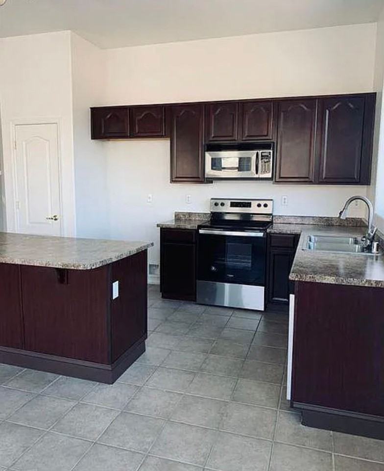 12422 W Cocopah St - Photo 4 of 8