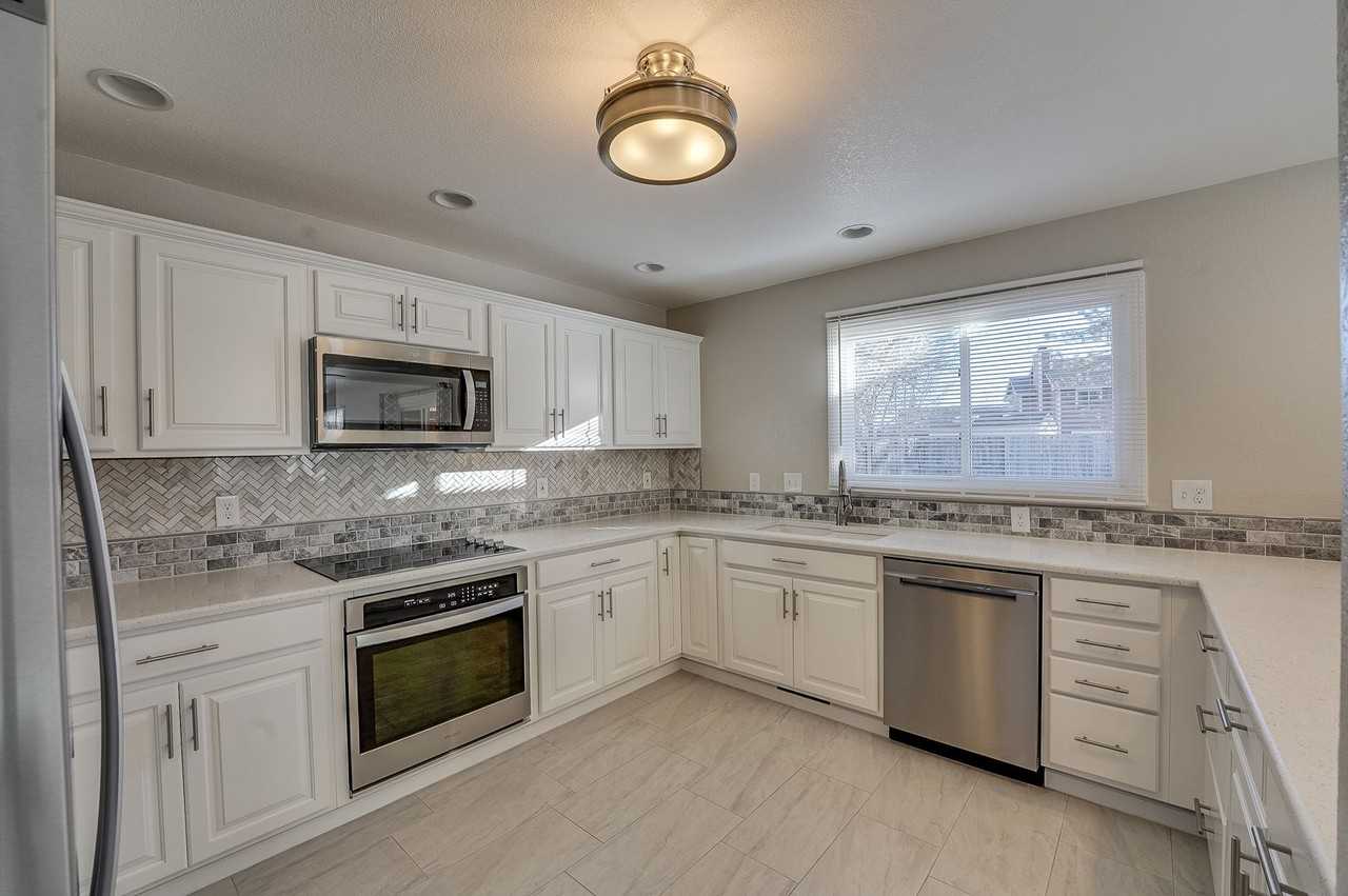 2713 Maroon Ct - Photo 3 of 50