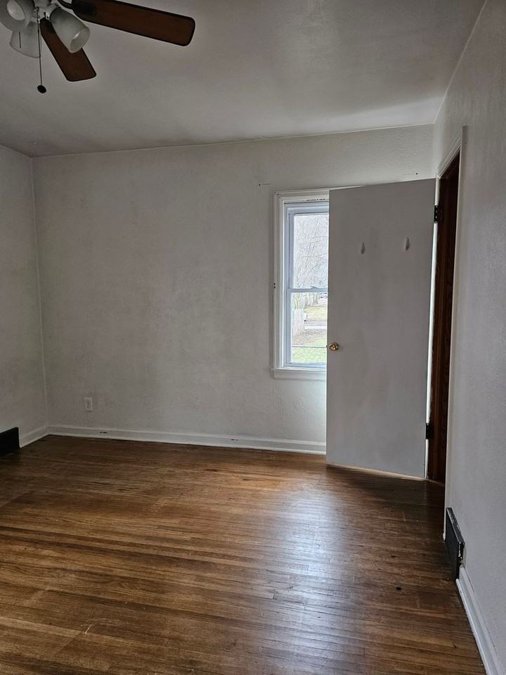 136 Crim St - Photo 5 of 11