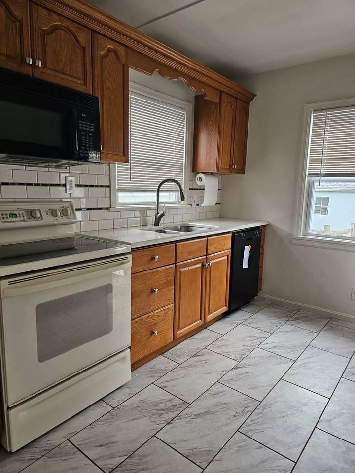 136 Crim St - Photo 6 of 11