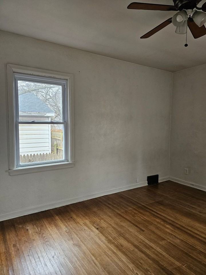 136 Crim St - Photo 7 of 11